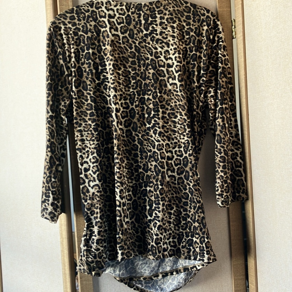 FINAL MARKDOWN Ellen Tracy Leopard Pattern Blouse large - Picture 8 of 11